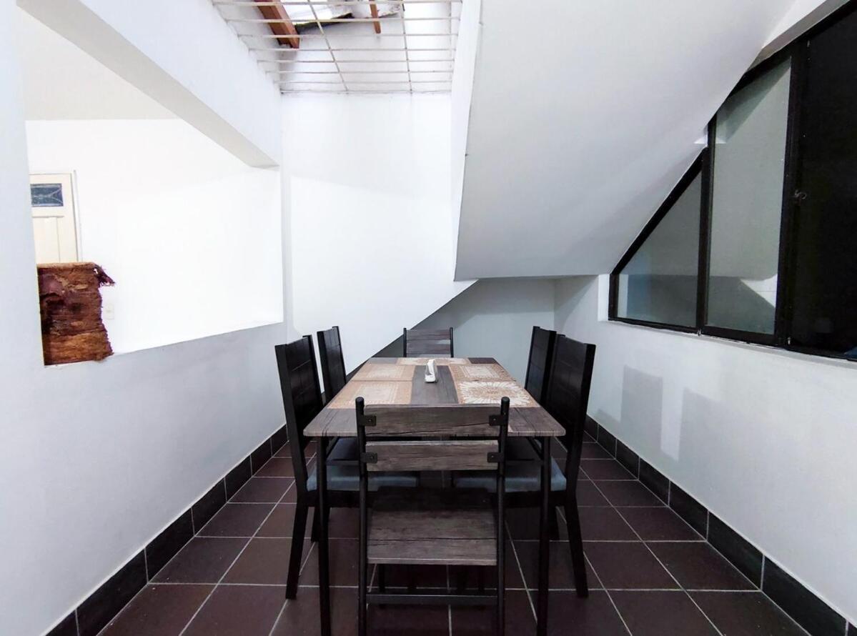 Casa Grande En Cerca Estadio - Laureles Apartamento