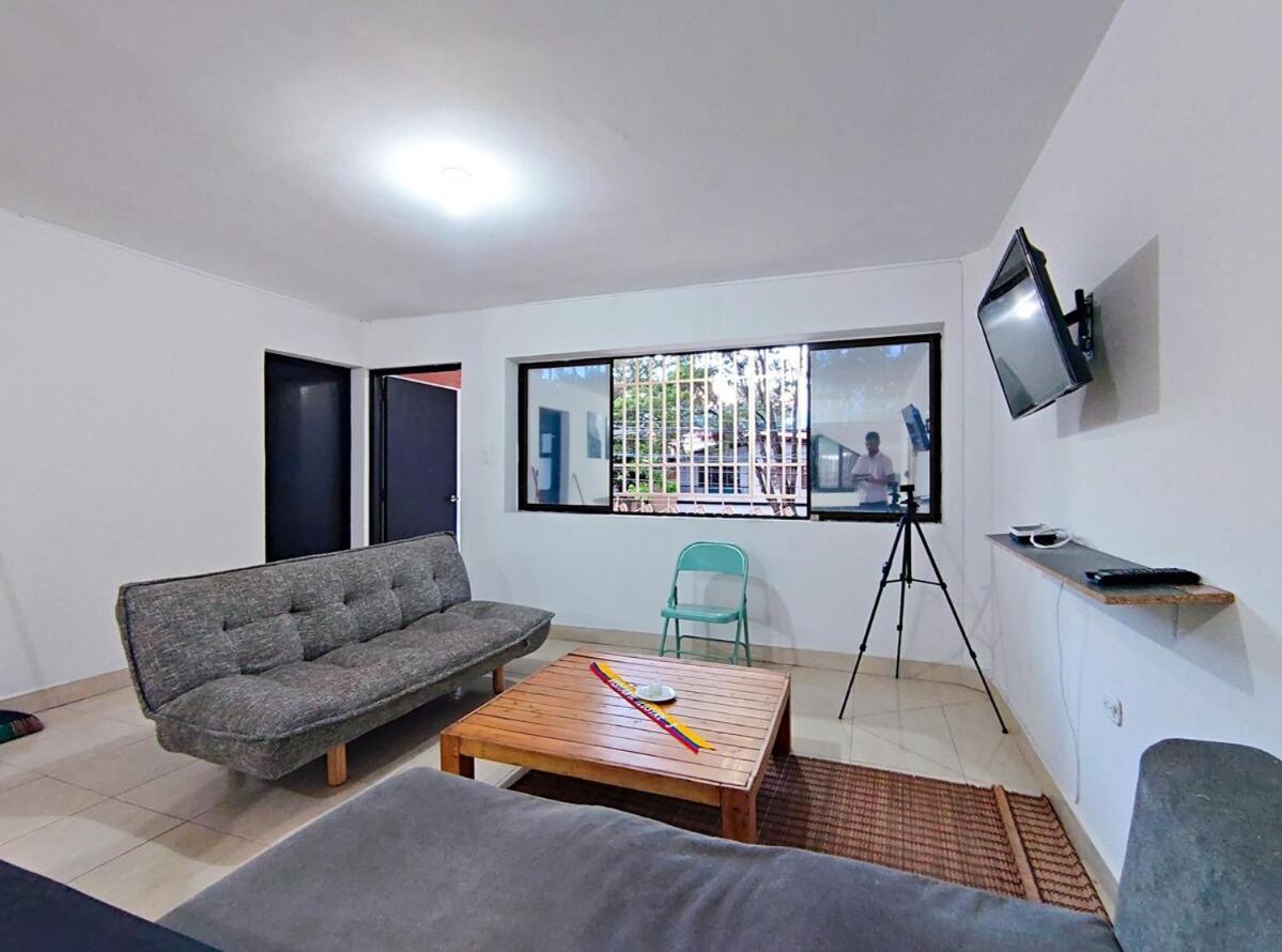 Casa Grande En Cerca Estadio - Laureles Apartamento