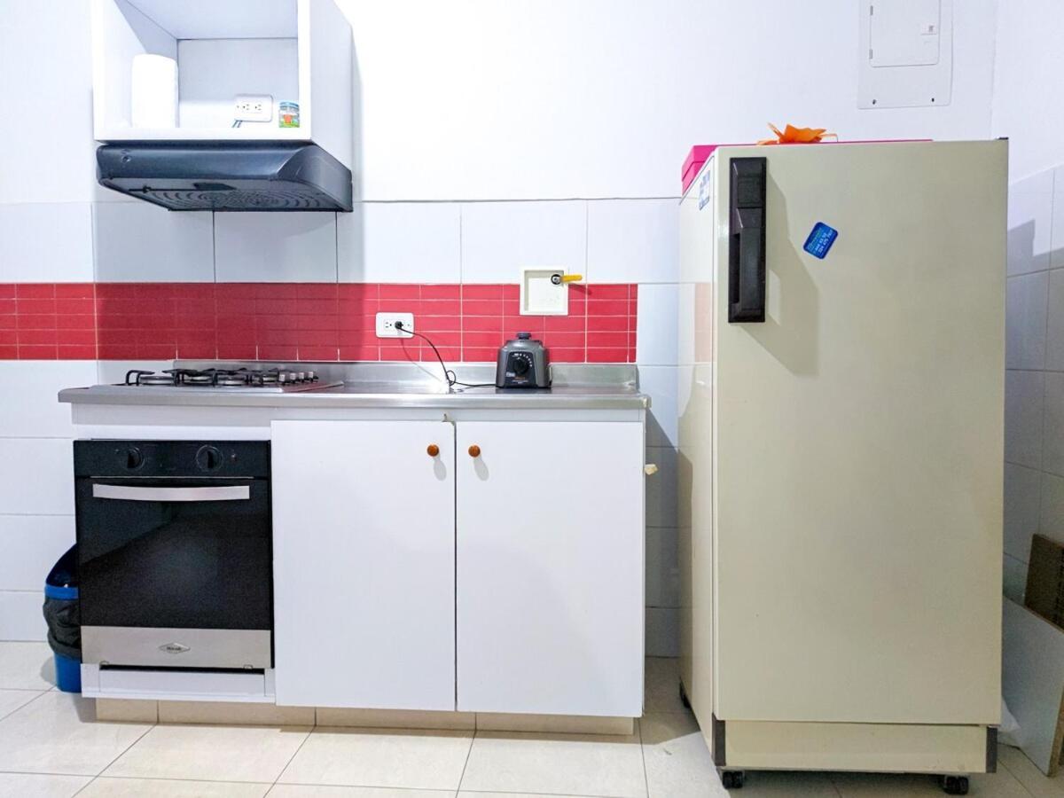 Casa Grande En Cerca Estadio - Laureles Apartamento