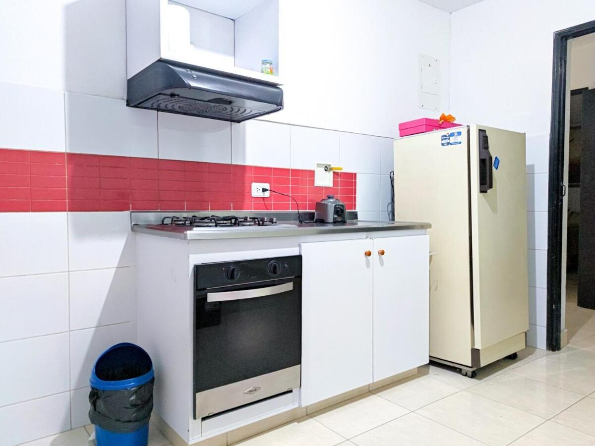 Casa Grande En Cerca Estadio - Laureles Apartamento