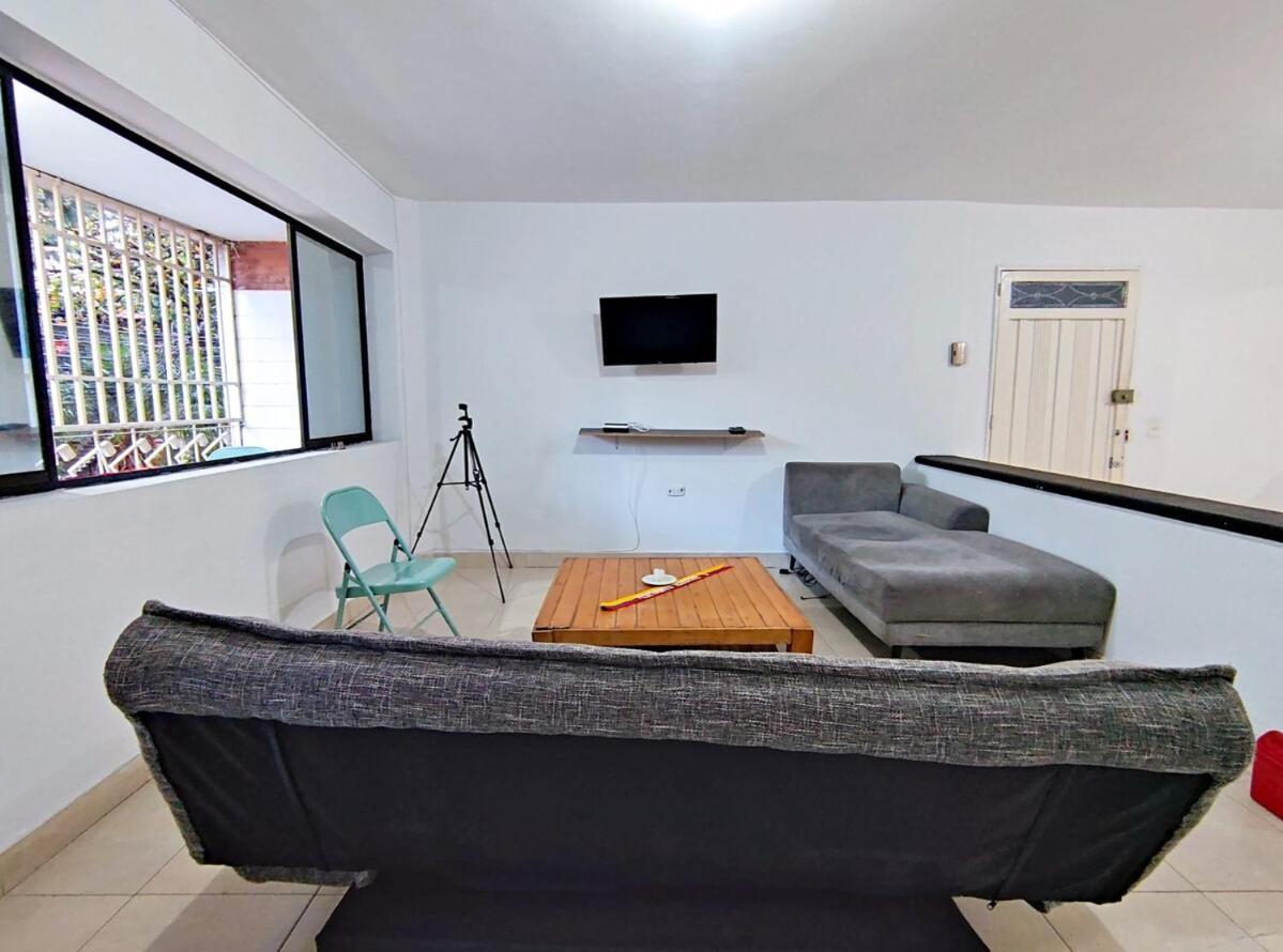 Casa Grande En Cerca Estadio - Laureles Apartamento *
