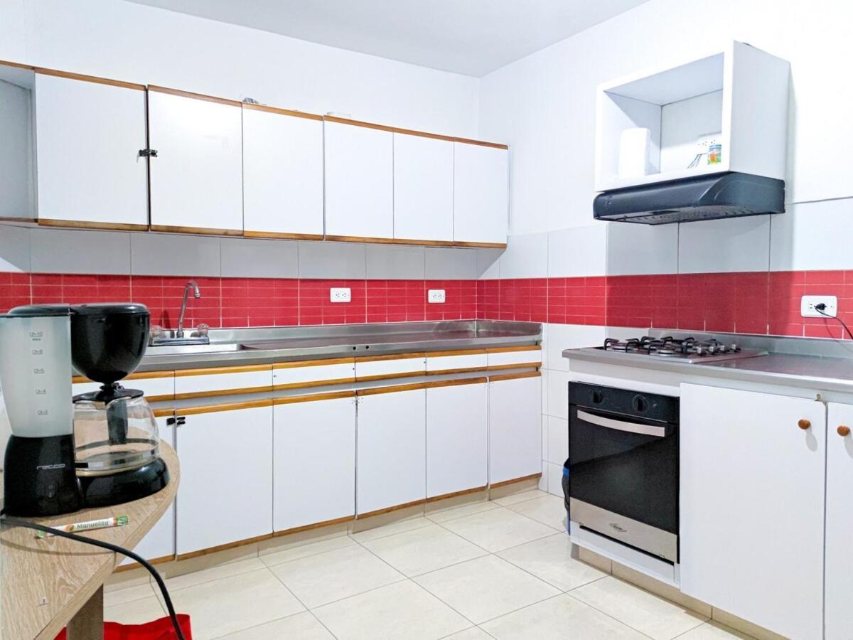Casa Grande En Cerca Estadio - Laureles Apartamento