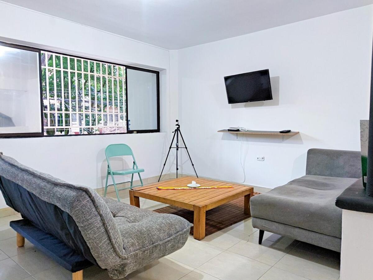Apartamento Casa Grande En Cerca Estadio - Laureles
